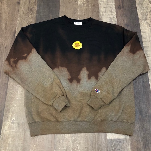 Custom Champion Crewneck 🌻 - Picture 2 of 8